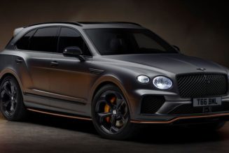 Bentley Features Black Wings on a Vehicle for the First Time in 105 Years