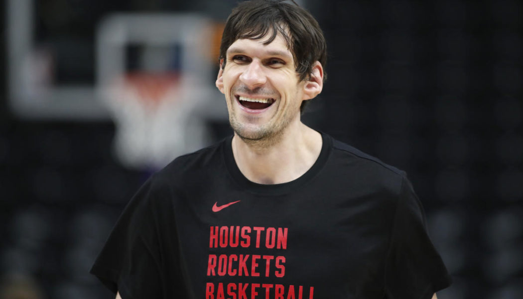 Boban Marjanović hilariously misses free throws on purpose to give Clippers fans free chicken