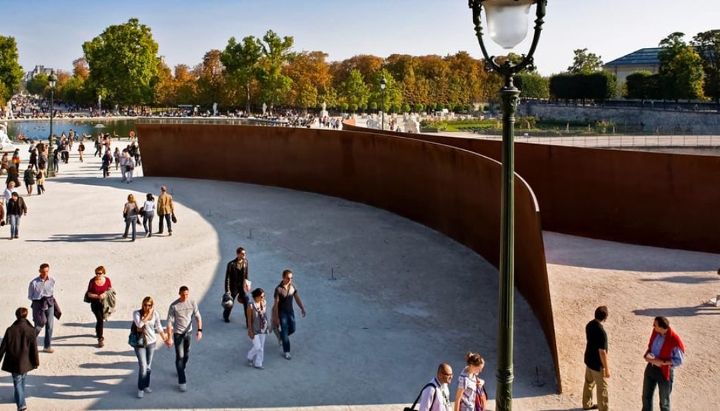 Divisive Richard Serra Sculpture May Return Back to Public Viewing in Paris