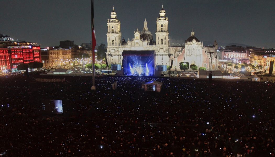 Interpol perform concert for 160,000 people in Mexico City