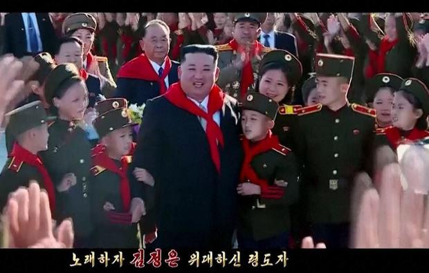 kim-jong-un-friendly-father-song2.jpg 