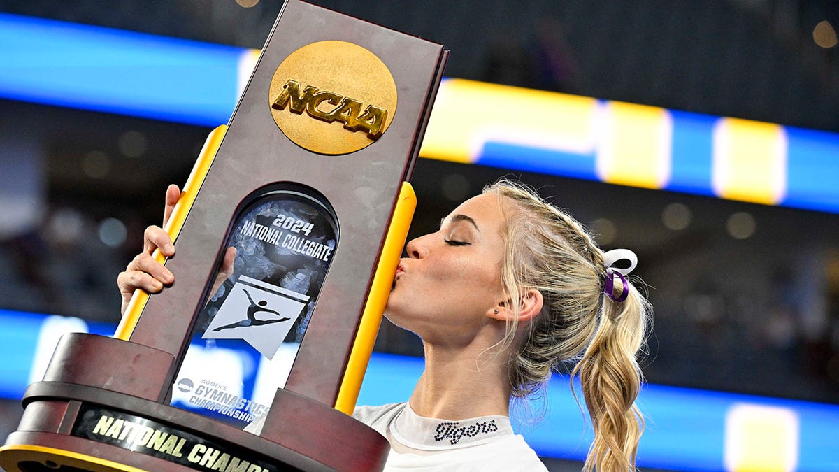 Liv Dunne kissing trophy