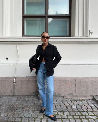 Black top and jeans outfits