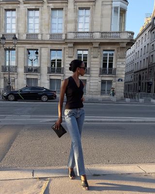 Black top and jeans outfits