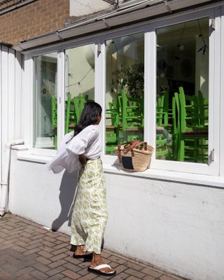 London Summer Shoe Trends: @monikh wears a pair of white thong sandals with a green printed slip skirt and white shirt