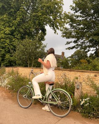 White Jeans Outfits