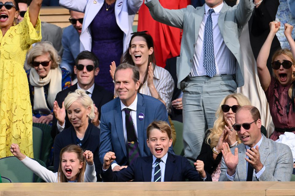 Royale Ekstase: Beim Wimbledonfinale der Herren 2023 hält es Prinzessin Catherine, Prinzessin Charlotte, Prinz George und Prinz William kaum noch auf den Sitzen.