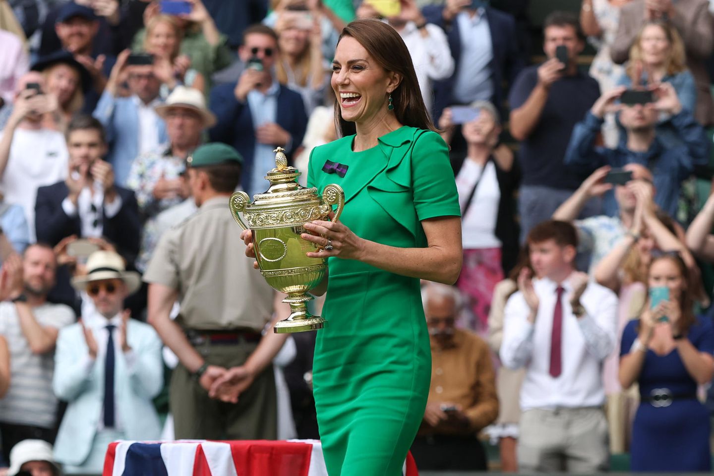 Prinzessin Catherine ist seit 2016 die Schirmherrin des ehrwürdigen Tennisturniers in Wimbledon, London. Sie selbst spielt ebenfalls seit ihrer Kindheit begeistert Tennis.