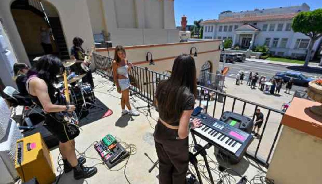 A Day of Music rocks Fullerton — in hair salons, book shops, pubs and more