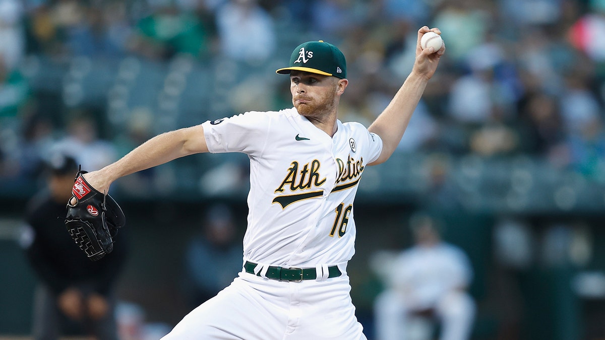 Sean Newcomb pitching