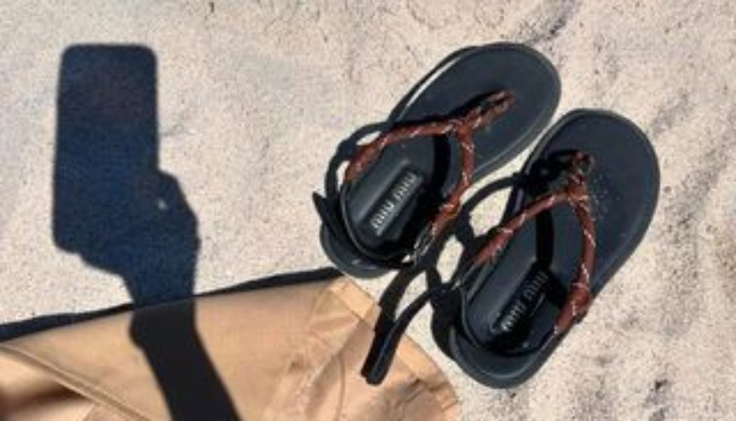 Be Advised: The First Viral Sandals of 2024 Have Arrived