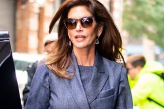 Cindy Crawford Wore the $140 Sandals That Nordstrom Shoppers Obsess Over