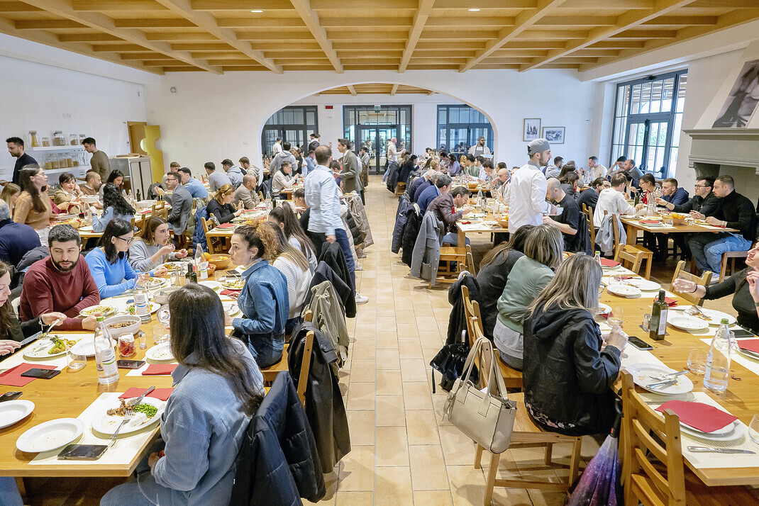 Arbeiten, Leben und Familie in Balance. Für Brunello Cucinelli bedeutet das: Alle im Unternehmen sollen nach 17.30 Uhr nicht mehr arbeiten und haben eineinhalb Stunden Mittagspause.