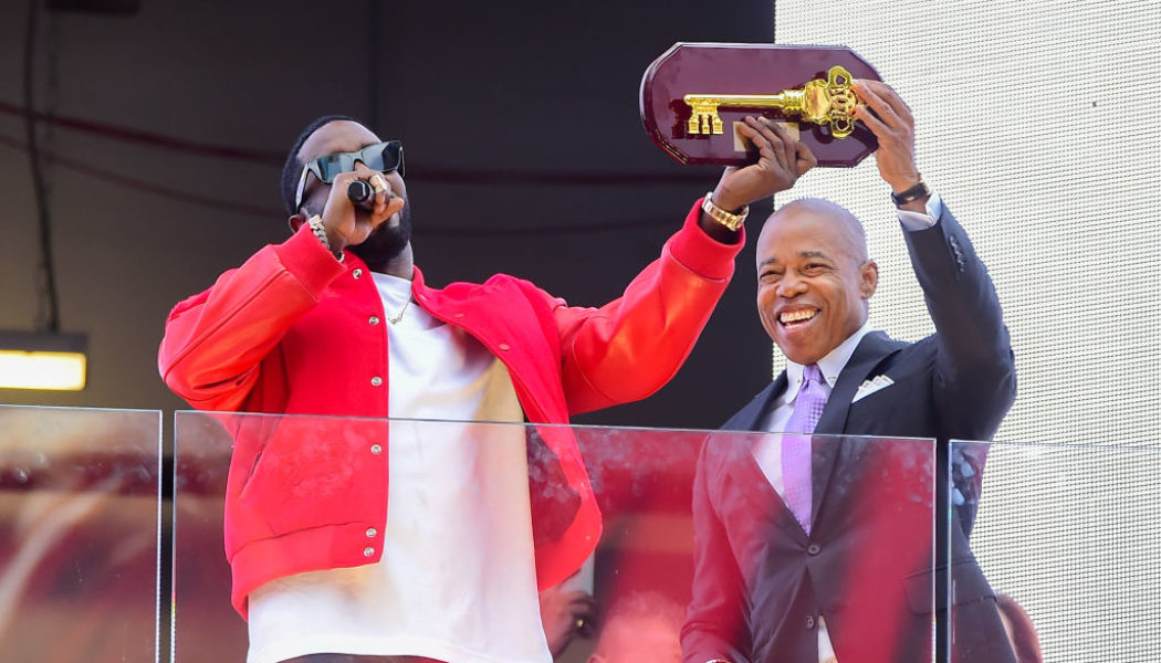 Diddy Returns Keys To New York City To Mayor's Office