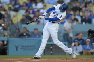 Freddie Freeman's two-out single in 8th inning lifts Dodgers past Royals 4-3 in series opener