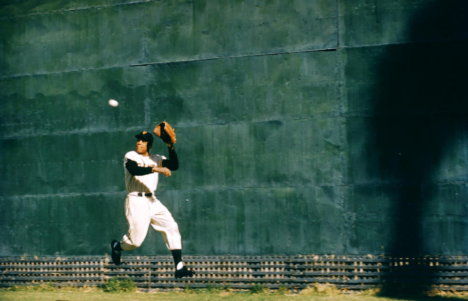 PHOENIX, AZ - MARCH 2:  Willie Mays #24 of the New York Giants warms-up while catching fly balls at the wall before a Spring Training game on March 2, 1955 in Phoenix, Arizona.  (Photo by Hy Peskin/Getty Images)