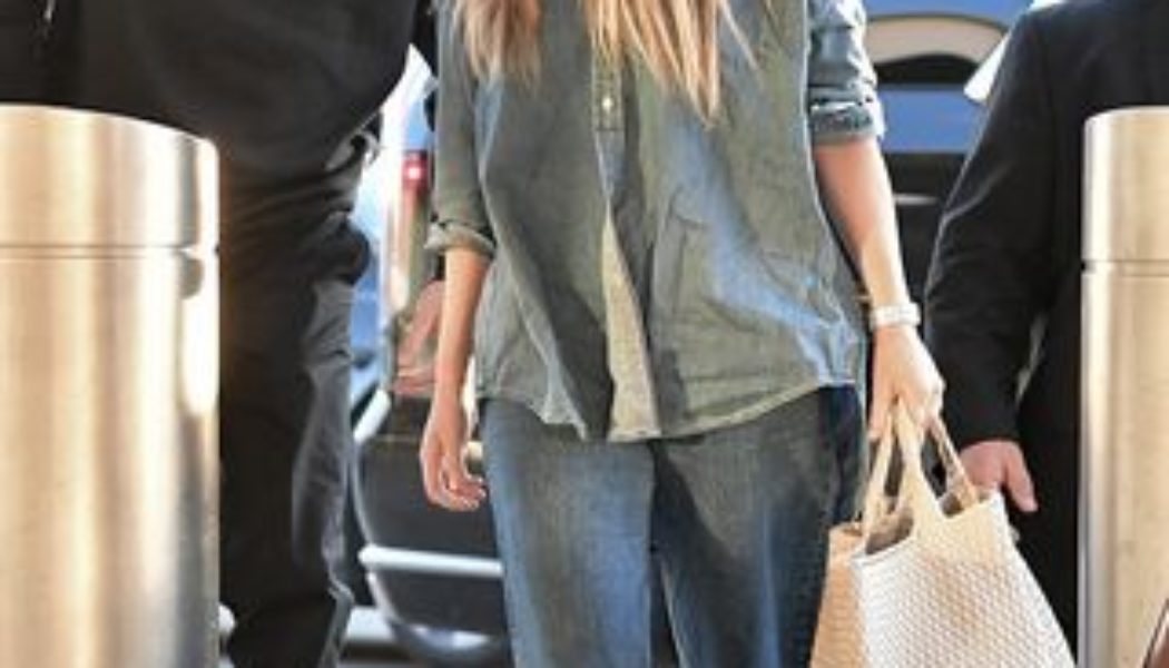 Jennifer Lawrence Wore the Denim Trend I'd Never Choose For the Airport