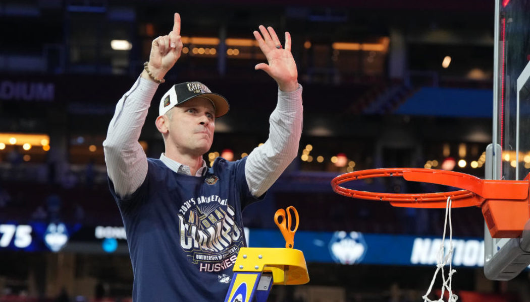 Report: Lakers targeting UConn's Dan Hurley for head coaching job