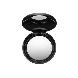 Skin Fetish: Sublime Perfection Blurring Under Eye Powder in Light