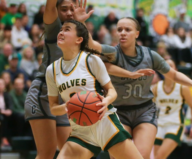 DANVILLE -- San Ramon Valley guard Sierra Chambers (3) drives the ball. San Ramon Valley and Carondelet played in the East Bay Athletic League girls basketball tournament championship game at San Ramon Valley High School in Danville, Calif. on Saturday, Feb. 10 2024 (Joseph Dycus/Bay Area News Group)