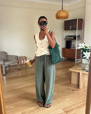 @emswells wearing green stripe linen trousers