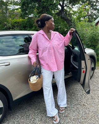 Woman wearing a pink shirt and white pants