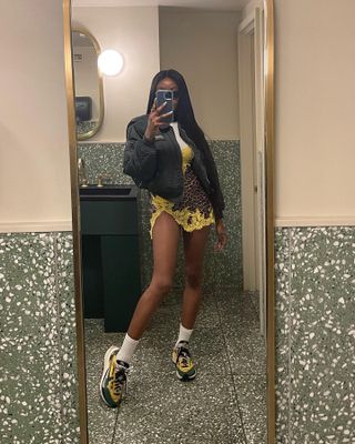 Influencer wears yellow trainers.