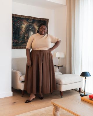 Influencer wears a brown skirt.