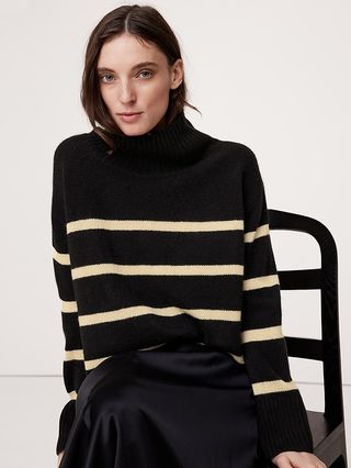 Oversized Midweight Cashmere Turtleneck Sweater