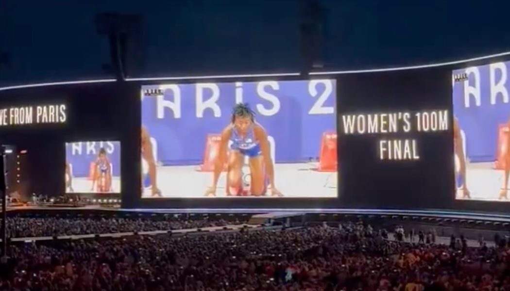 Adele pauses concert in Munich to show Olympic women's 100m final