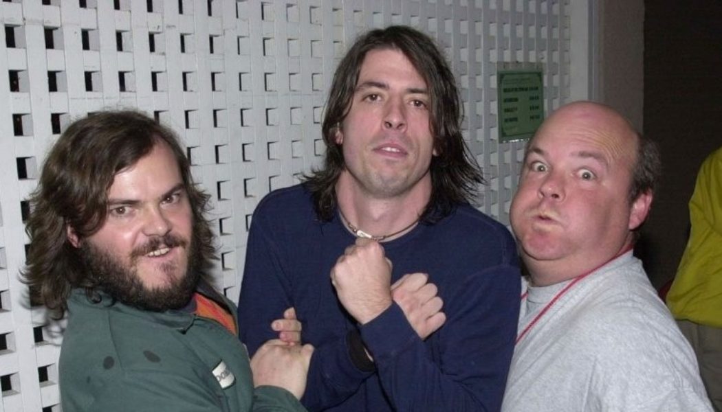 Dave Grohl covers Tenacious D's "Tribute" at Foo Fighters' concert in Denver