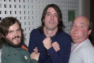 Dave Grohl covers Tenacious D's "Tribute" at Foo Fighters' concert in Denver