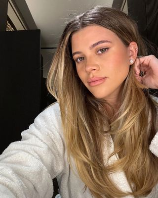 Sofia Richie Grainge wearing quiet luxury wedding makeup.