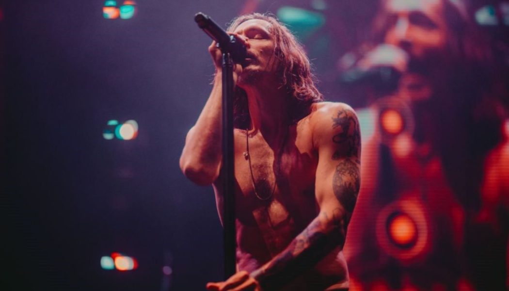 Incubus kick off "Morning View + the Hits Tour": Setlist + Photos