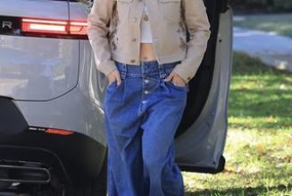 J.Lo Keeps Wearing the Rich-Looking Jeans Fashion People Choose Every Fall