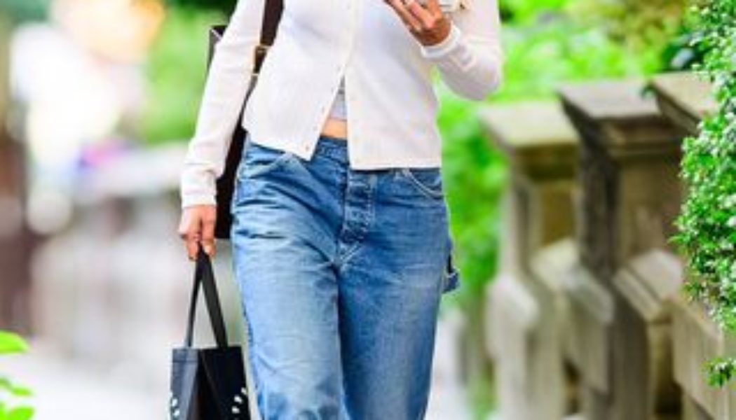 Katie Holmes Wore the Elevated Fall Basics Trend New Yorkers Will Wear With Jeans