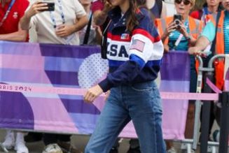 Kendall Jenner Just Wore the Jeans-and-Flat-Shoe Pairing Everyone Will Live in Come September