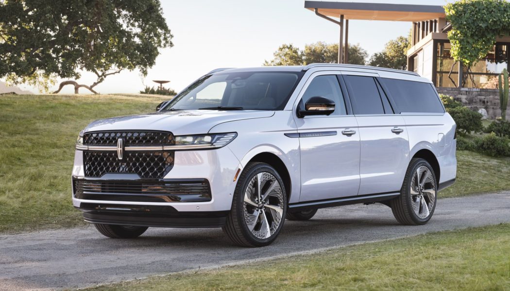 Lincoln’s massive digital dash fits right into the new Navigator