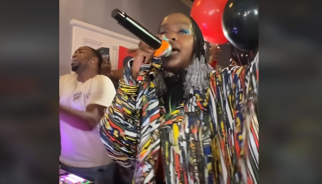 Ms. Lauryn Hill gives surprise performance at high school reunion