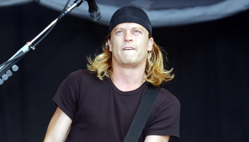 Puddle of Mudd's Wes Scantlin pepper-balled by SWAT team after standoff