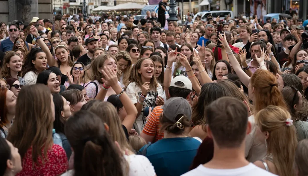 Taylor Swift Fans Flock Into Art Museums Following Cancellation of Vienna Tour