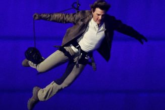 Tom Cruise Transports the Olympic Flag From Paris to Los Angeles in New Stunt