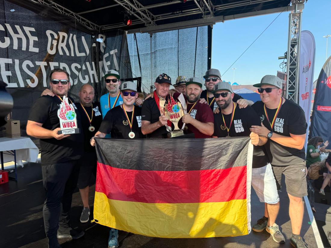 Sascha Wolter (li) und sein Team „Real Smoke BBQ“