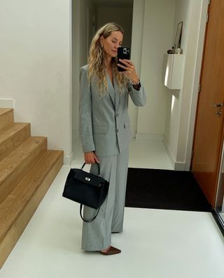 @anoukyve wearing an oversized suit