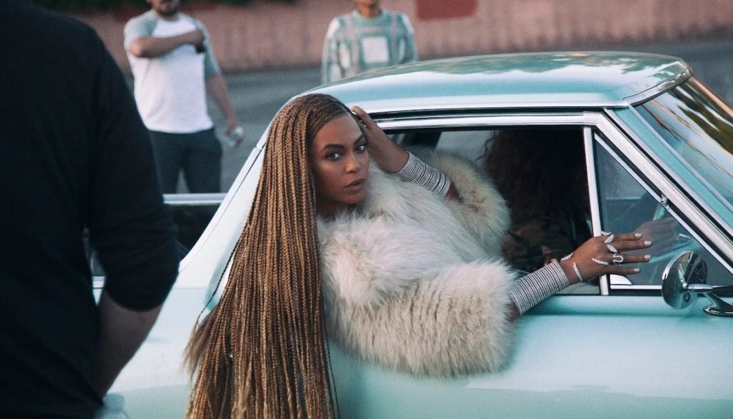 Beyoncé says she stopped making music videos to have listeners "focus on the voice"