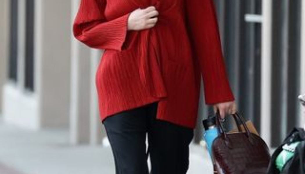 J.Law and Gwyneth Just Wore the Bag Colour That Makes Any Casual Autumn Outfit Look Sophisticated