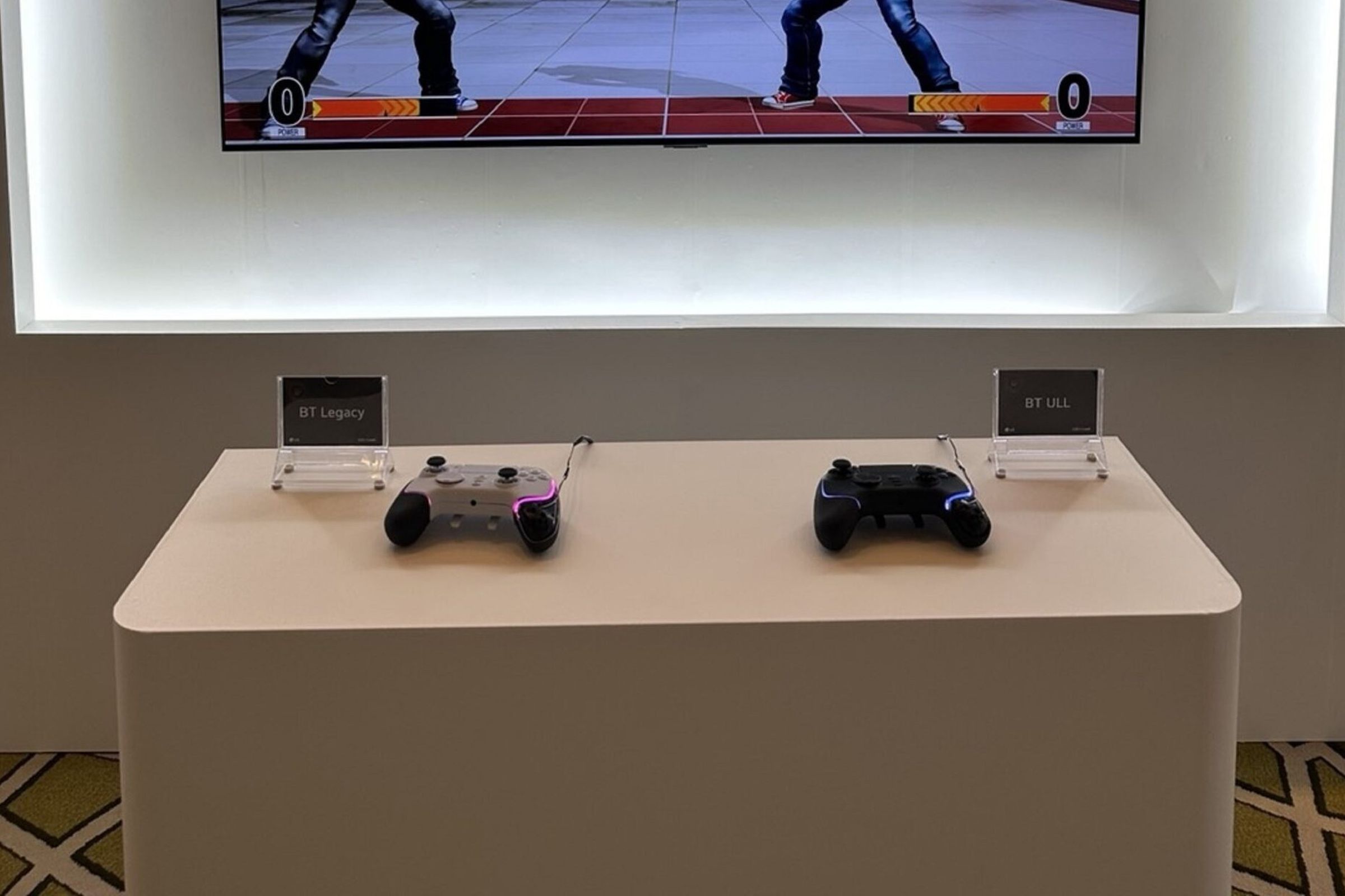 A picture taken during LG’s webOS Summit of Razer’s new ULL-supported Bluetooth controller