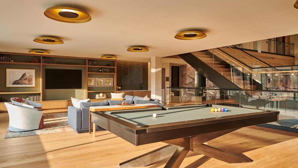 Zwischen Remote-Arbeit im Co-Working-Space und Trainingseinheit im Gym eine Runde Billard spielen