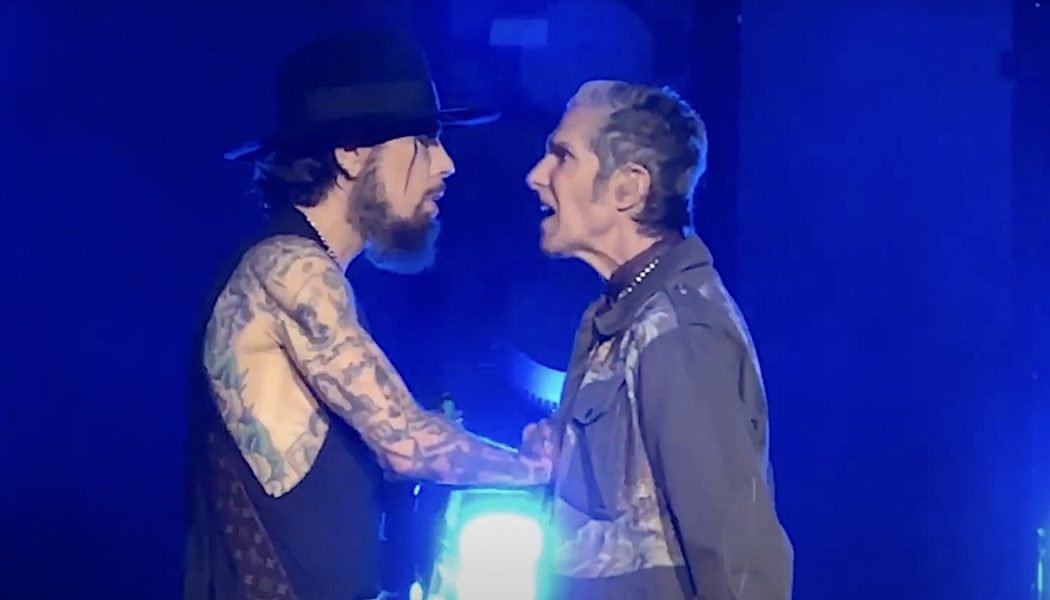 Perry Farrell punches Dave Navarro onstage, abruptly ending Jane's Addiction show