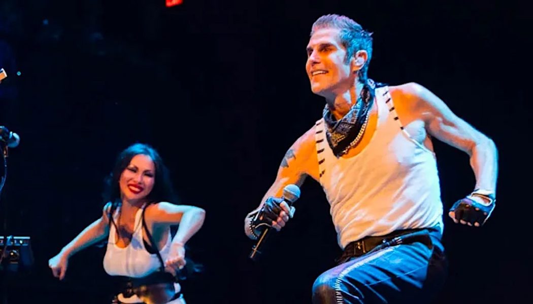 Perry Farrell's wife: Jane's Addiction singer seeking medical help after onstage meltdown